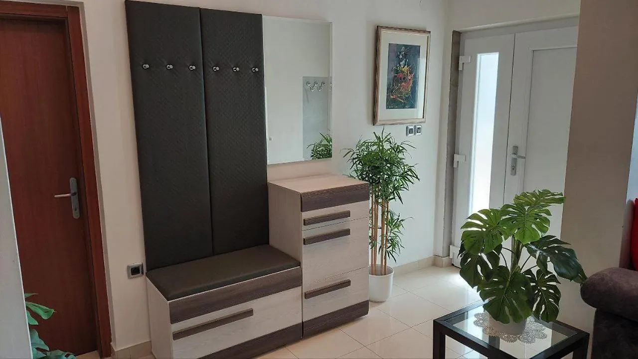 Apartment Svoboda Obrovac 0*,